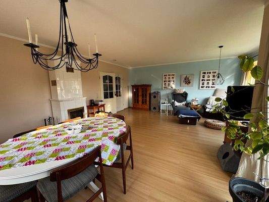 Wohnzimmer mit Essbereich