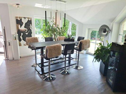 lichtdurchfluteter Essbereich