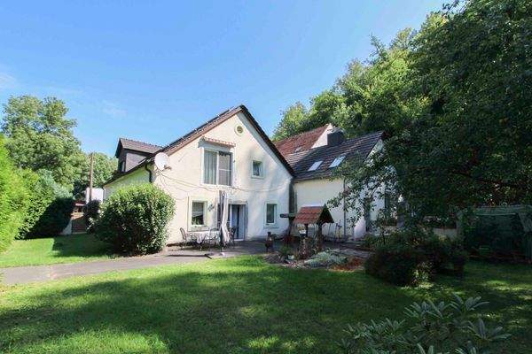 Hausansicht mit Terrasse