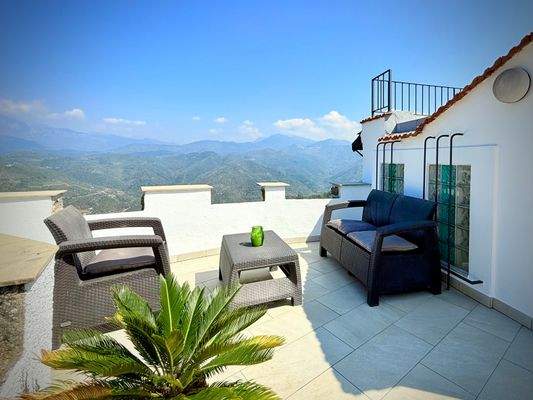 PE1005_08_TERRA ITALIA IMMOBILIEN_REAL ESTATE_PERI