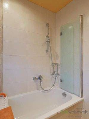 Wanne mit Duschabtrennung