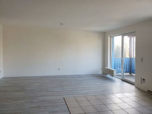 Wohnbereich mit Balkon.jpg