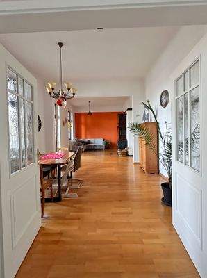 Blick aus der Küche ins WZ