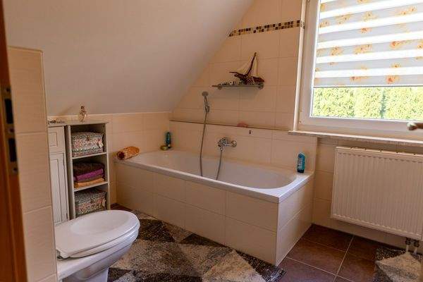 Modernes Familienhaus mit Traumgarten und Blick ins Grüne