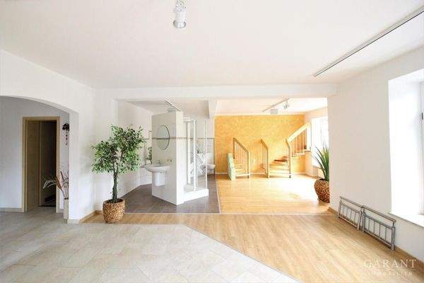 Ladenfläche I. mit Durchgang 