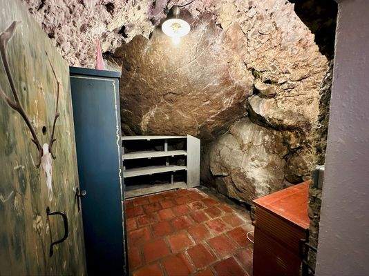 Weinkeller in den Fels gebaut