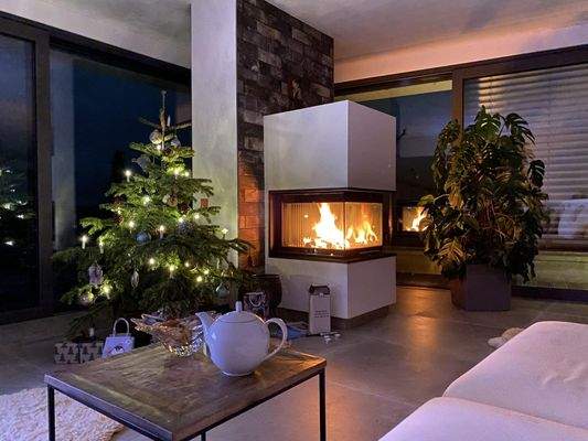 Wohnzimmer mit Kamin