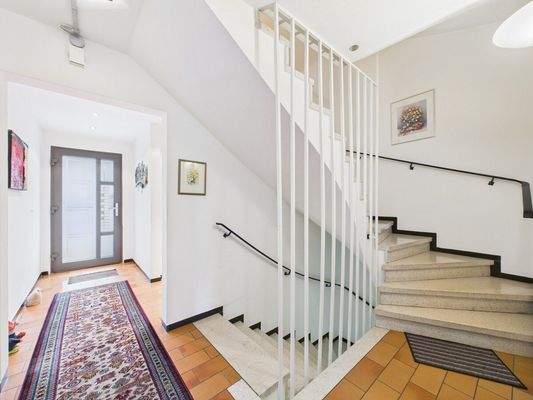 Treppe ins Obergeschoss