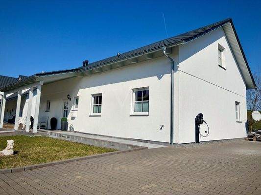 Seitenansicht mit Wallbox