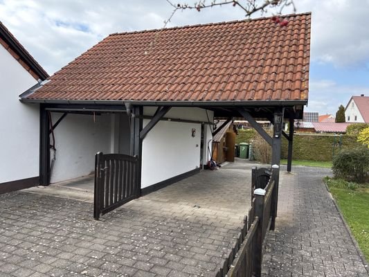 Carport und Garage
