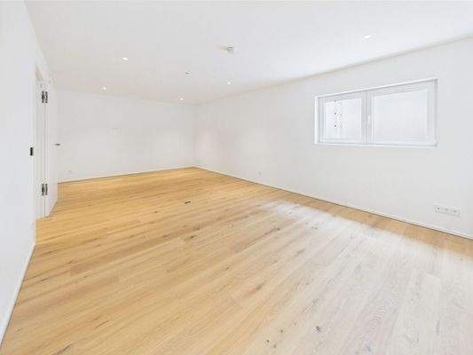 KG Hobbyraum mit Tageslicht