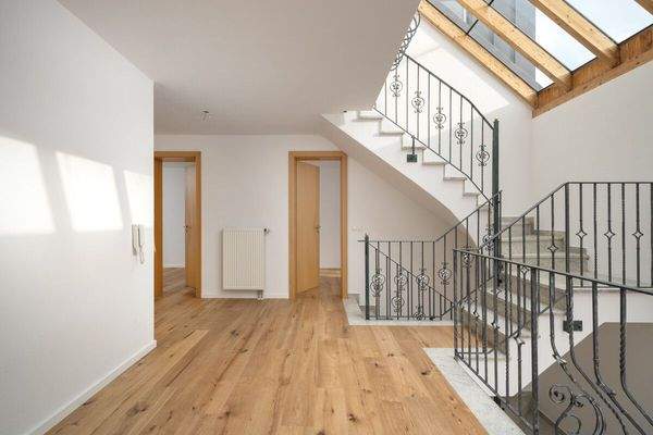 Wohnzimmer EG mit Treppe und Galerie