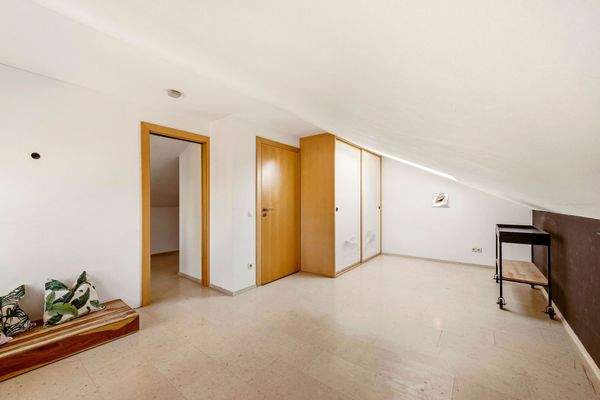 Dachstudio mit Einbauschrank