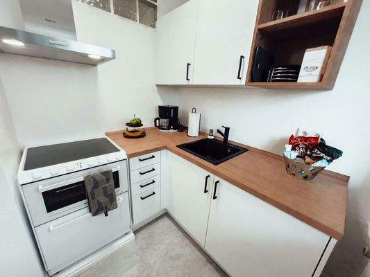 Einbauküche mit Kühlschrank