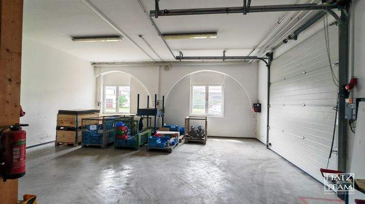 Lager- und Produktionshalle