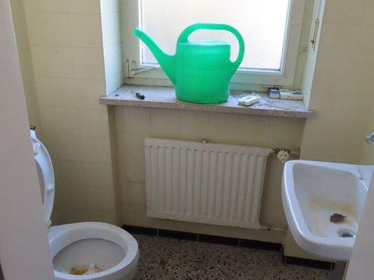27 Eine Toilette.JPG