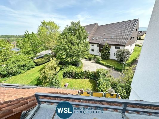 Aussicht ins Grüne vom Balkon