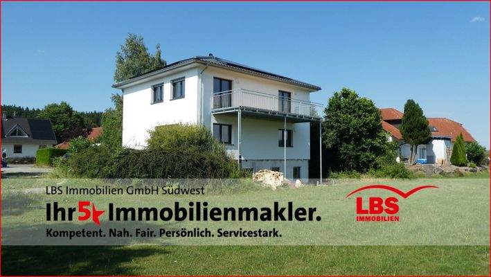 Gesamtansicht mit Balkon