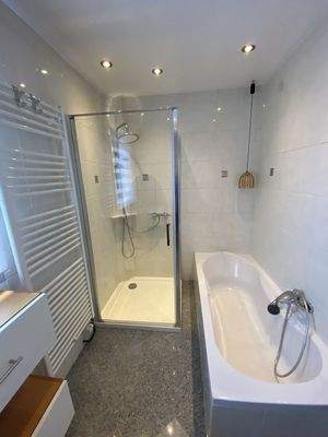 Bad große Wohnung rechts