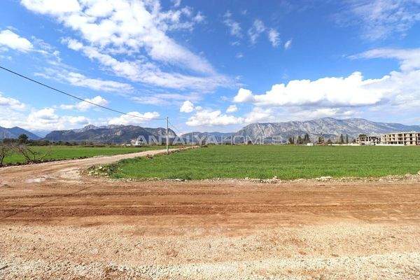 Detached House with Magnificent Mountain View in Antalya Döşemealtı