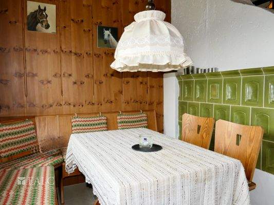 OG1: Gute Stube - Kachelofen 