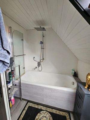 Badezimmer mit Wanne