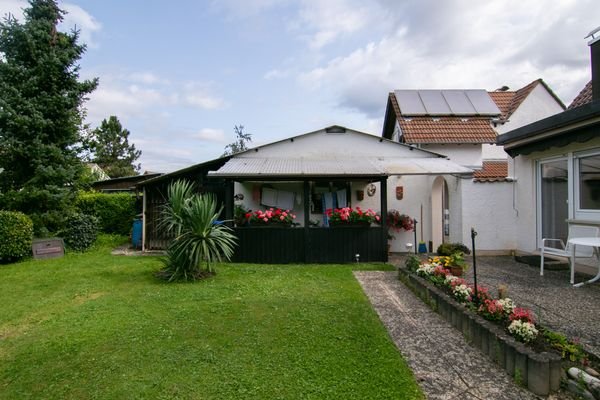 Pergola und Geräteschopf