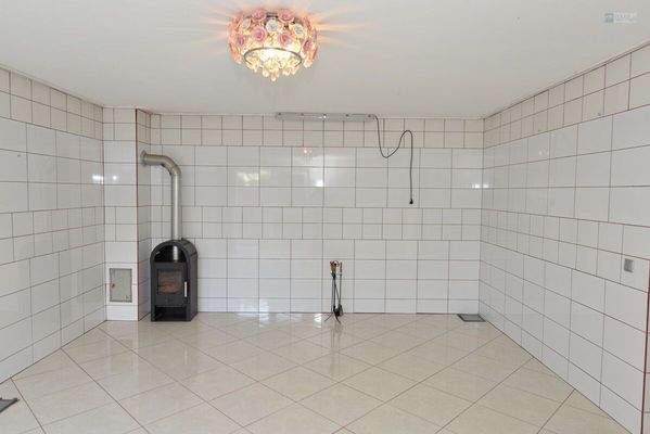 Hobbyraum oder Gästeraum im Kellergeschoss