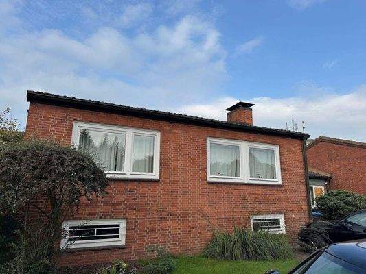 Schlafebene mit Kellerbereich von außen