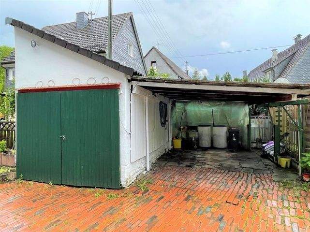 Großzügiges Einfamilienhaus in toller Wohnlage mit Garten, Garage und