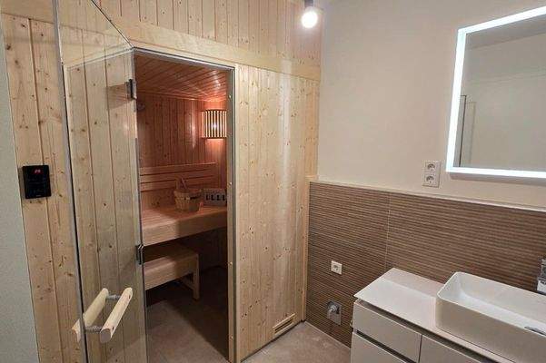 hochwertiges Bad mit eigener Sauna