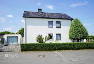 Haus Ansicht vorne 2 Garagen