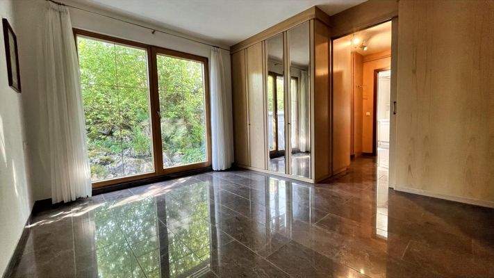 Schlafzimmer mit Einbauschrank