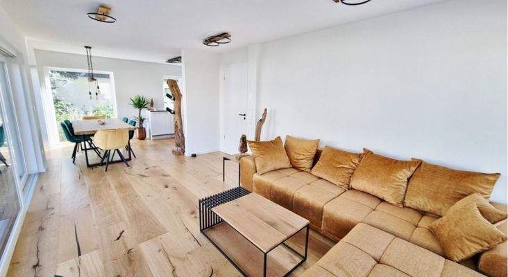 WohnbereiBeispielfoto-von-real-erstelltem-Bau-der-Baufirmach