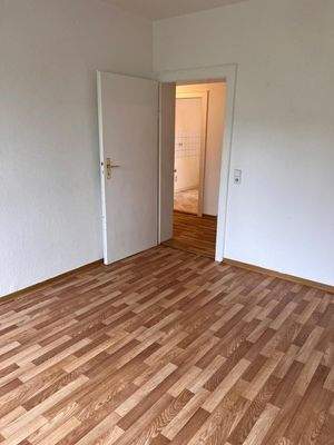 Leeres Zimmer mit Holzboden