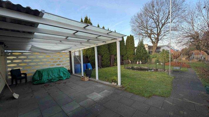 Grundstück - überdachte Terrasse