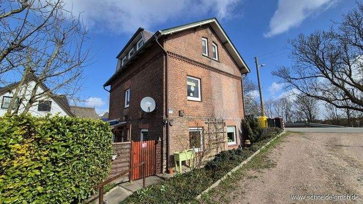 Seitenansicht von der Auffahrt