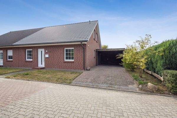 Straßenseite Nord / Ostansicht