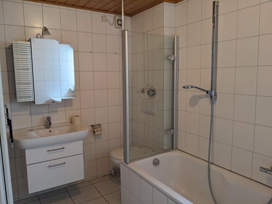 Bad mit Badewanne