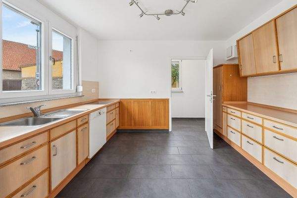 Küche mit Einbauküche