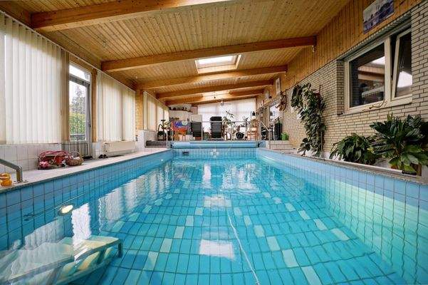 Schwimmhalle Ansicht II