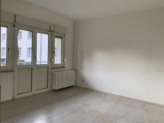 Wohnzimmer mit Balkon