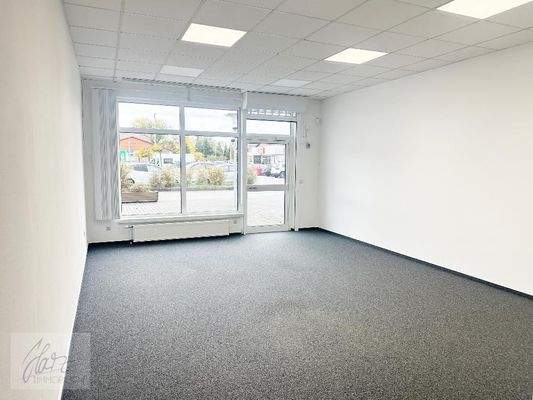 Geschäftsfläche mit Blick Richtung Eingangsbereich