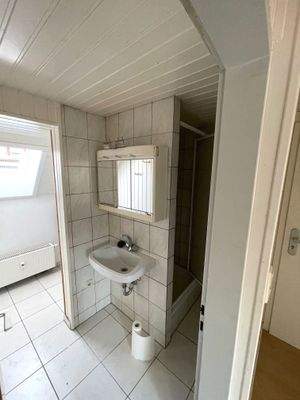 Badezimmer mit WC und Dusche