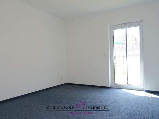 Schlafzimmer mit Ausgang in den Garten