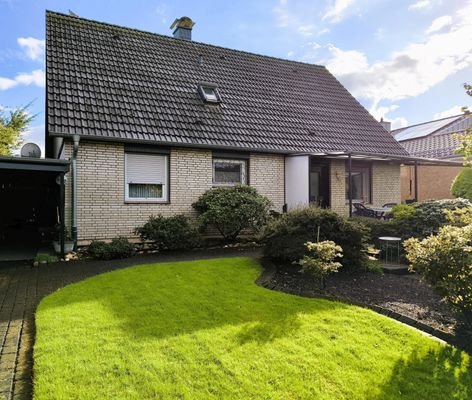 Ansicht Rückfront mit Carport