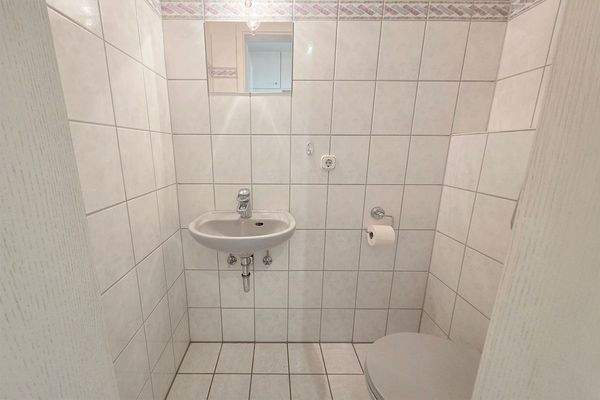 Ein Gäste-WC gibt es auch ...