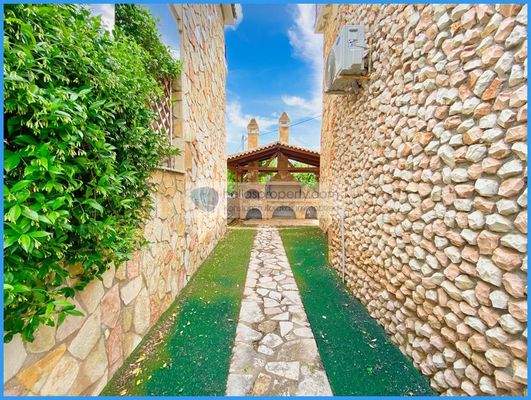 4240b2d054ef4a059b7610b7184093d9-original