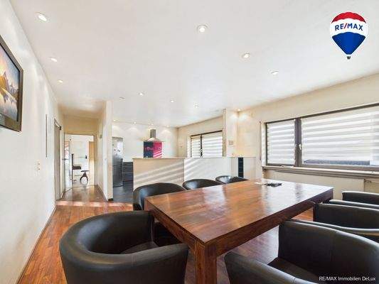 REMAX Immobilien DeLux Bungalow in Wadrill Essbereich