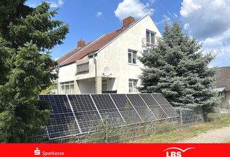 Hausansicht und Photovoltaik